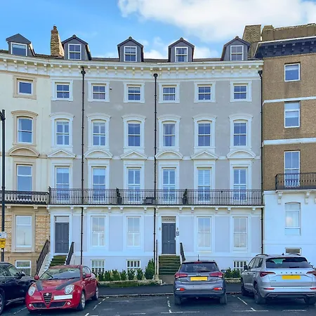 Royal Hideaway - Uk48451 Уитби